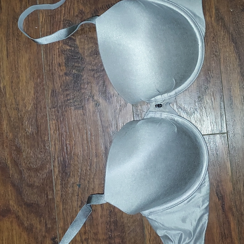 Victoria's Secret Bra - Picture 1 of 6